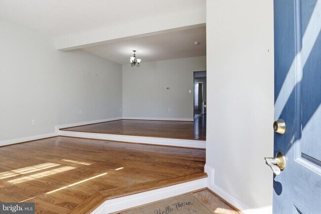 Building Photo - 915 Buttonwood Terrace NE