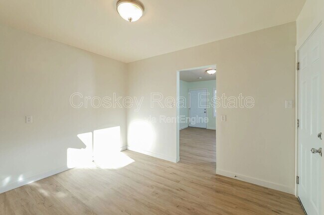 Building Photo - 365 W 12th St