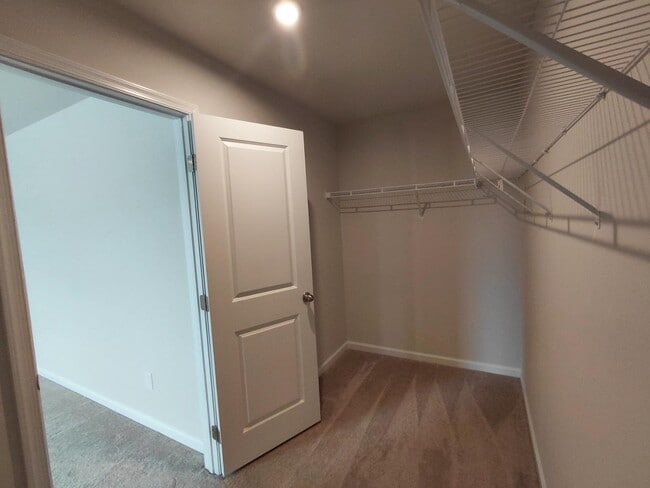 Building Photo - 329 Saskatoon Dr