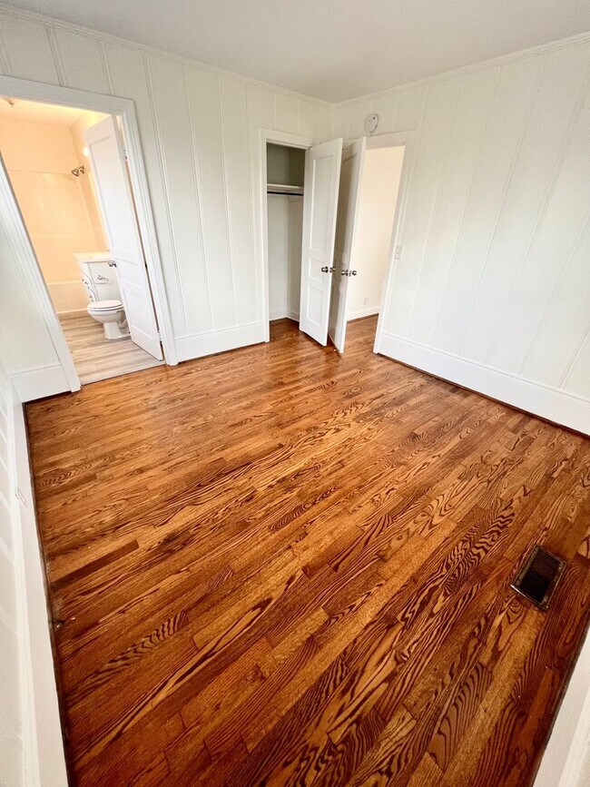 Building Photo - Madison Stunner! 3 Bed 2 Bath House W/ Fenced Back Yard