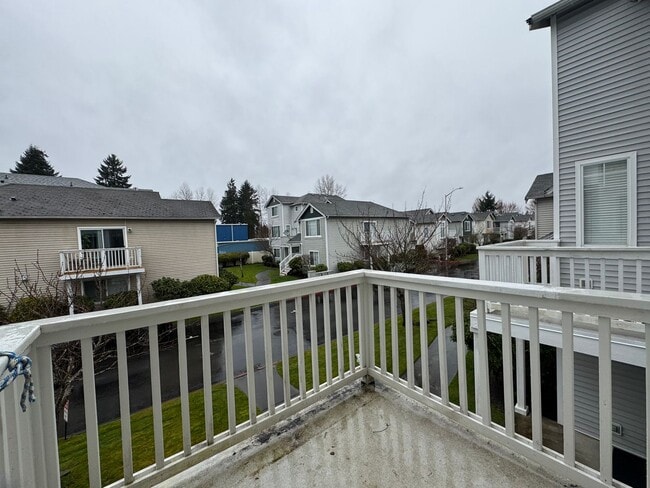 Building Photo - 11219 3rd Ave E