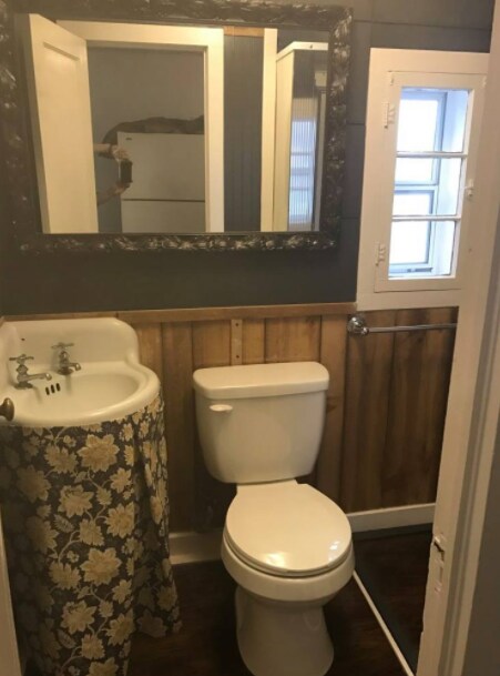 bath - 206 N Main St