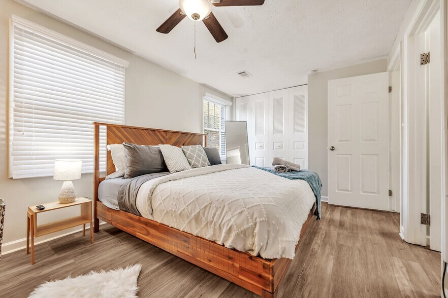 Building Photo - 8802 Long Beach Cir