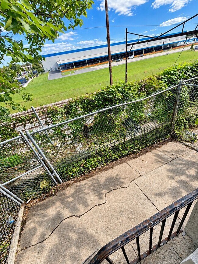 Building Photo - 6744 Linmore Ave