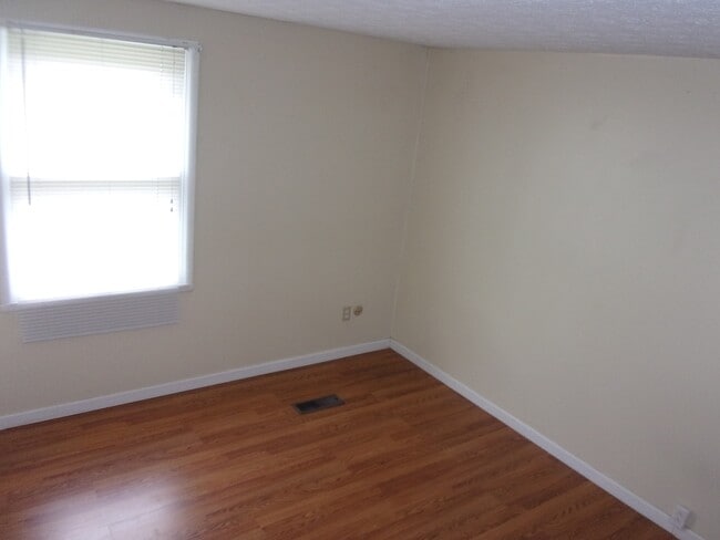 Building Photo - 4630 Cox Dr