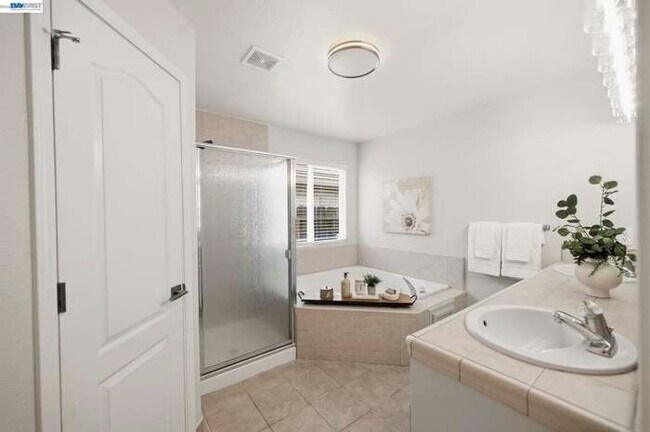 Building Photo - 429 Chaffee Ln