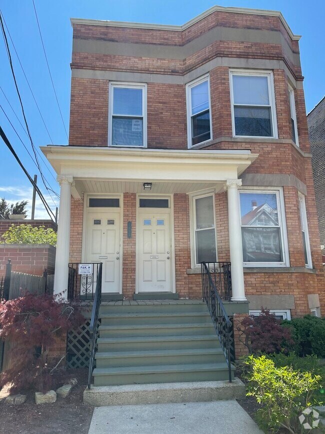Building Photo - 1613 W Berwyn Ave