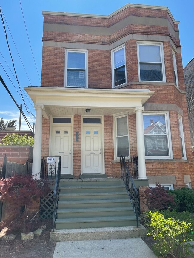 Primary Photo - 1613 W Berwyn Ave