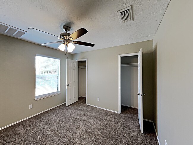 Building Photo - 8618 Fairfax Ave