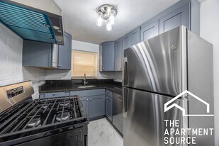 Building Photo - 2755 W North Shore Ave