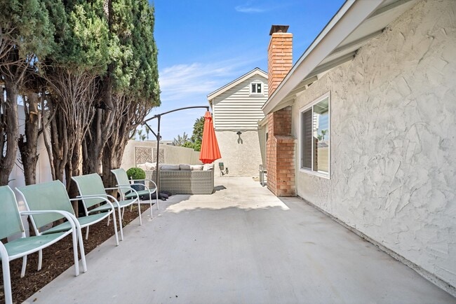 Building Photo - Irvine central location 2bd/1ba with separ...