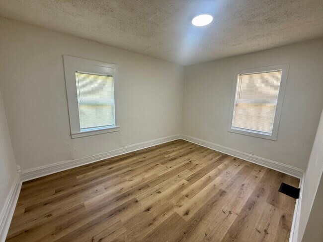 Building Photo - 125 Avondale Ave