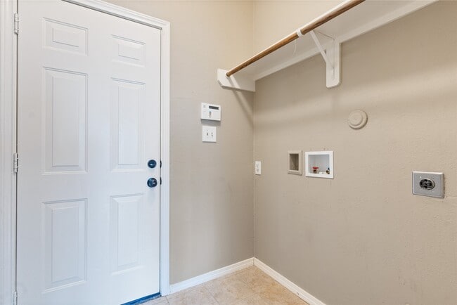 Building Photo - 9104 N Green River Dr