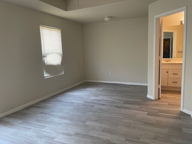 Building Photo - Great Location, wonderful Schools, 1 Block...