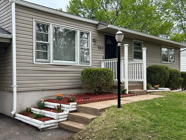 Primary Photo - 937 Edgehill Dr