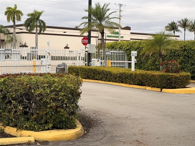 Building Photo - 1800 SW 81st Ave