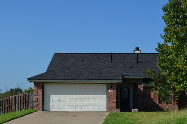 Primary Photo - 3BR 2BA is located in a quiet Harker Heigh...