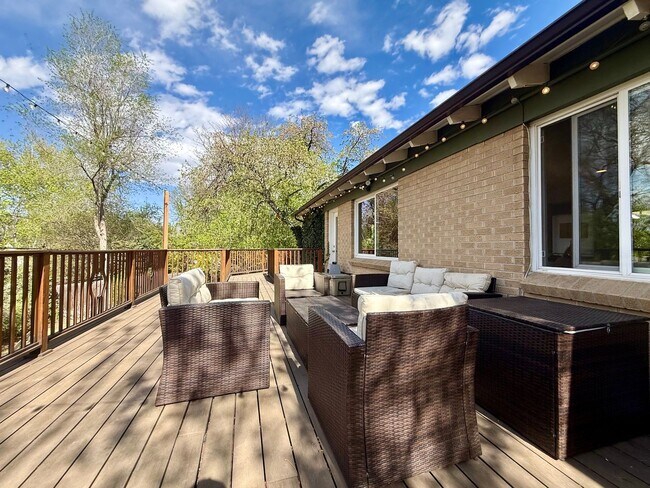 Building Photo - Sprawling 6 BR 4 BA Applewood Paradise - Live in Luxury with this Entertainer's Dream!