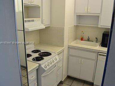Building Photo - 2899 Collins Ave