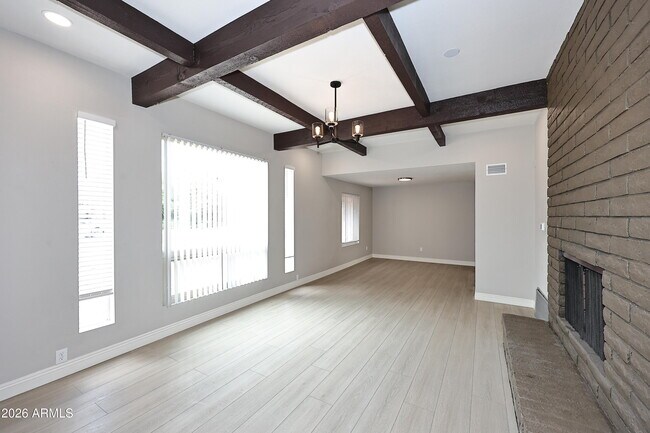 Building Photo - 2131 E Geneva Dr