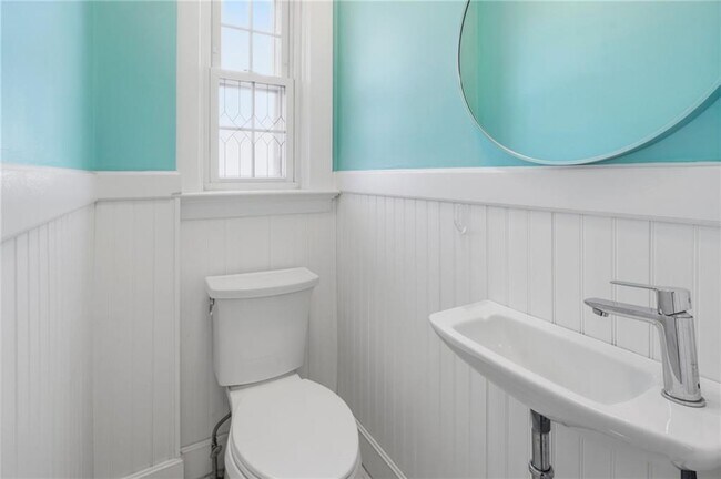 Building Photo - 21 Earlham Way