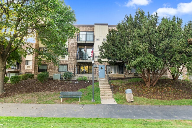 Building Photo - 1489 N Winslowe Dr