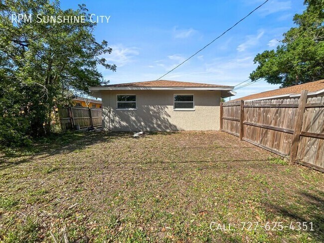 Building Photo - 4624 73rd Ave N