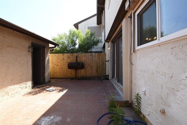 Building Photo - 7521 Beaudelaire Cir