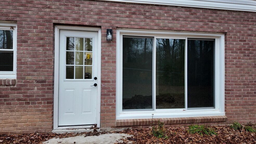 Building Photo - 1521 Anthony Dr