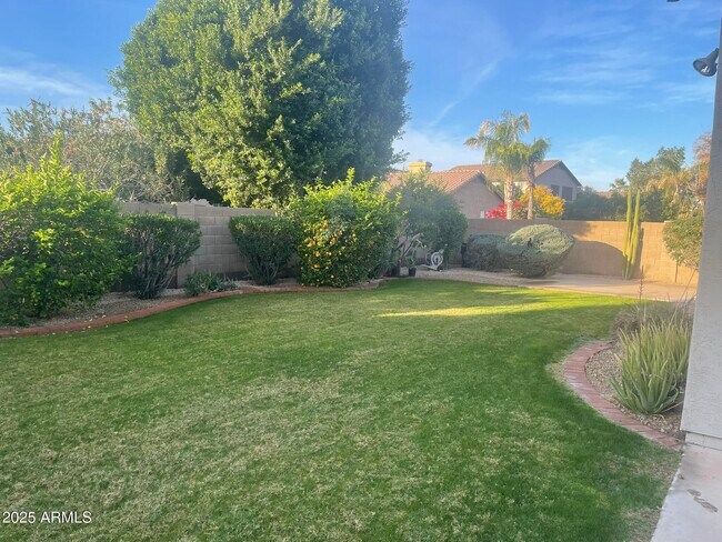 Building Photo - 2165 W Olive Way