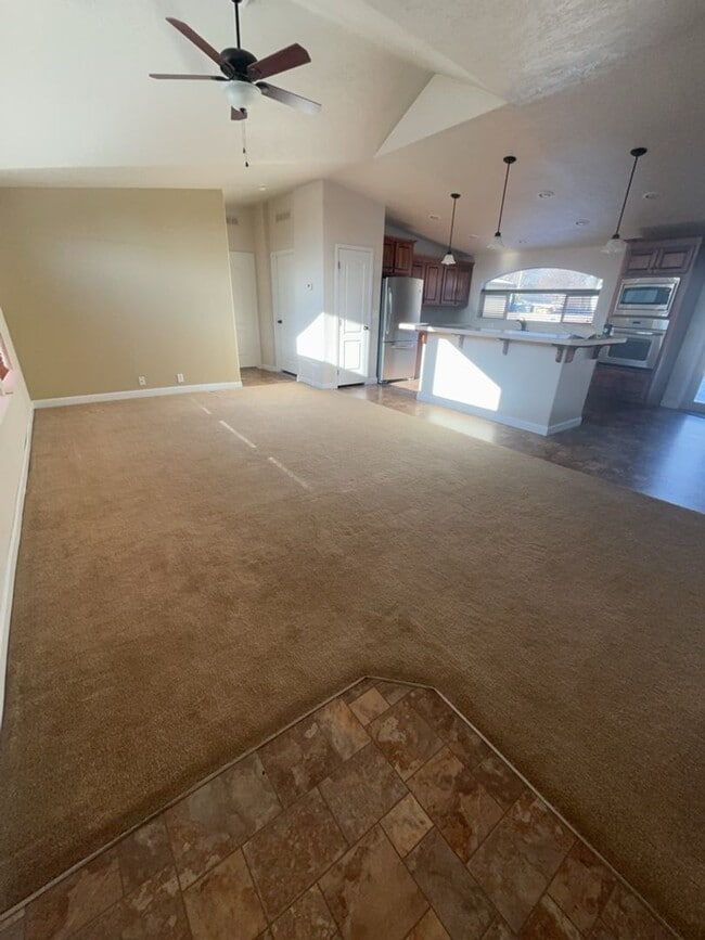 Building Photo - Hellgate Elementary School Area - 3 Bed, 2 Bath, Garage and a Fenced Yard