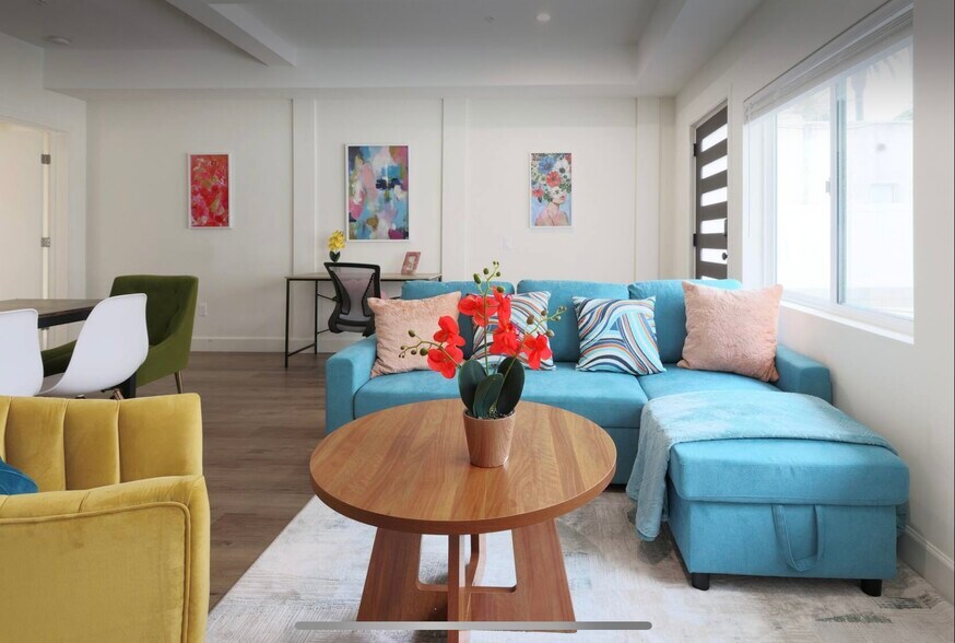 Building Photo - 2806 S Palm Grove Ave