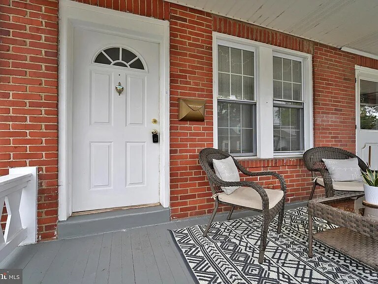 Building Photo - 50 Cacoosing Ave