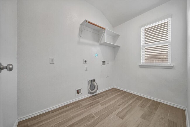 Building Photo - 9539 Summer River Dr