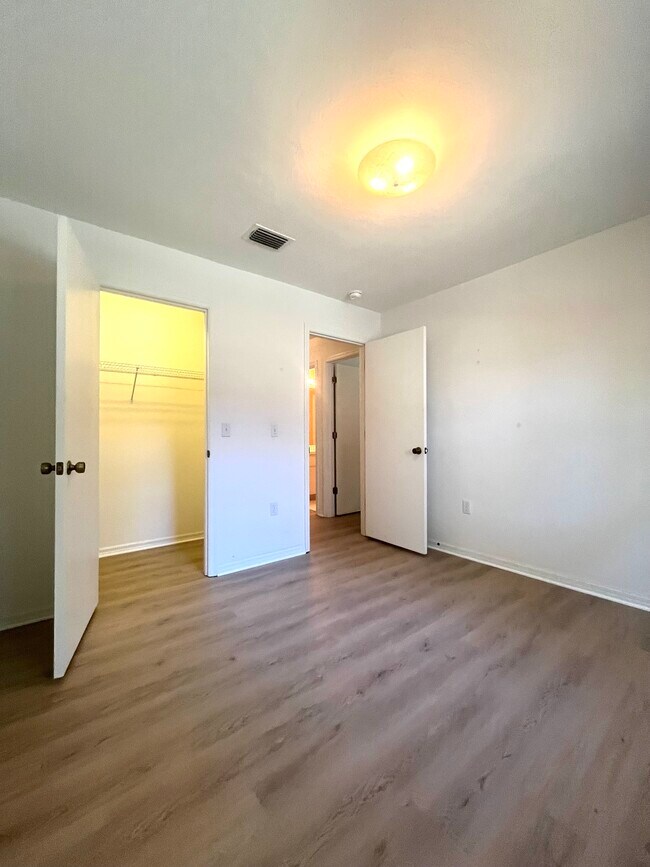 Building Photo - 4118 NW 62nd Ave