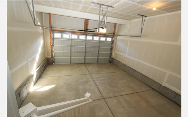 Building Photo - AVAILABLE NOW ~ Lehi Exchange Townhouse