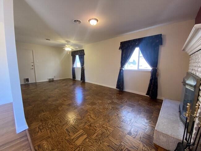 Building Photo - 5363 E 28th St