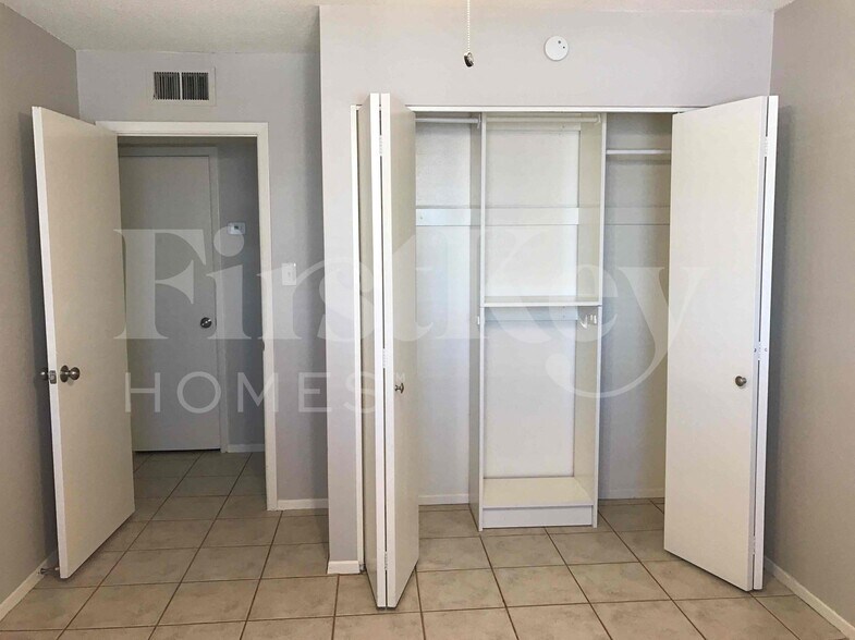 Building Photo - 3204 S Nu Vista Ln