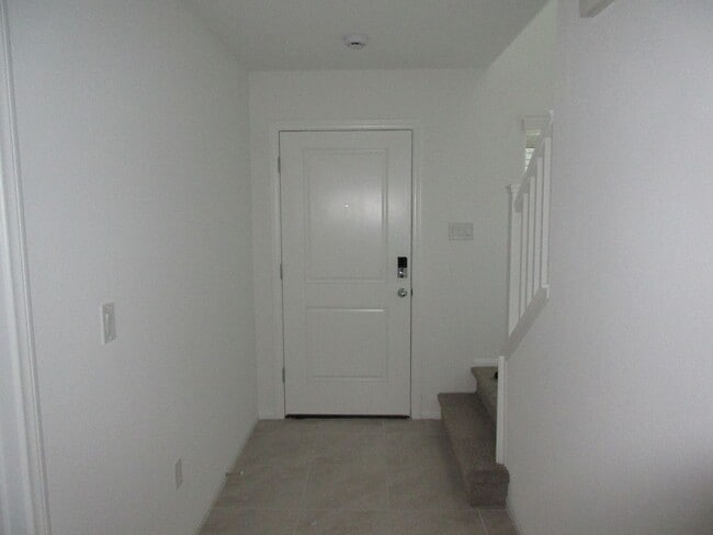 Building Photo - Brand new Beautiful 3bed 2bath townhome