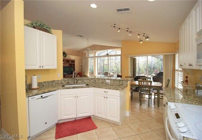 Building Photo - 2322 Butterfly Palm Dr