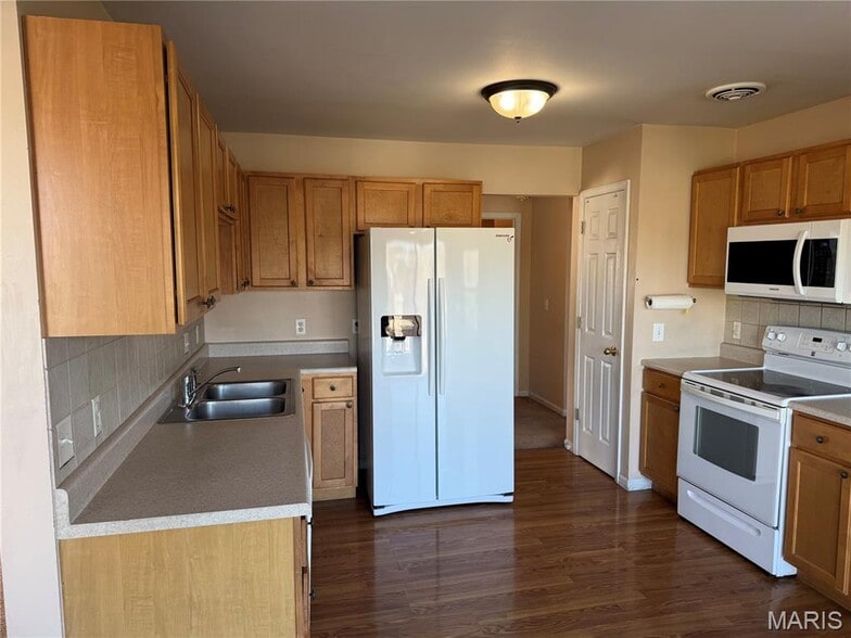 Building Photo - 733 Pecan Hill Dr