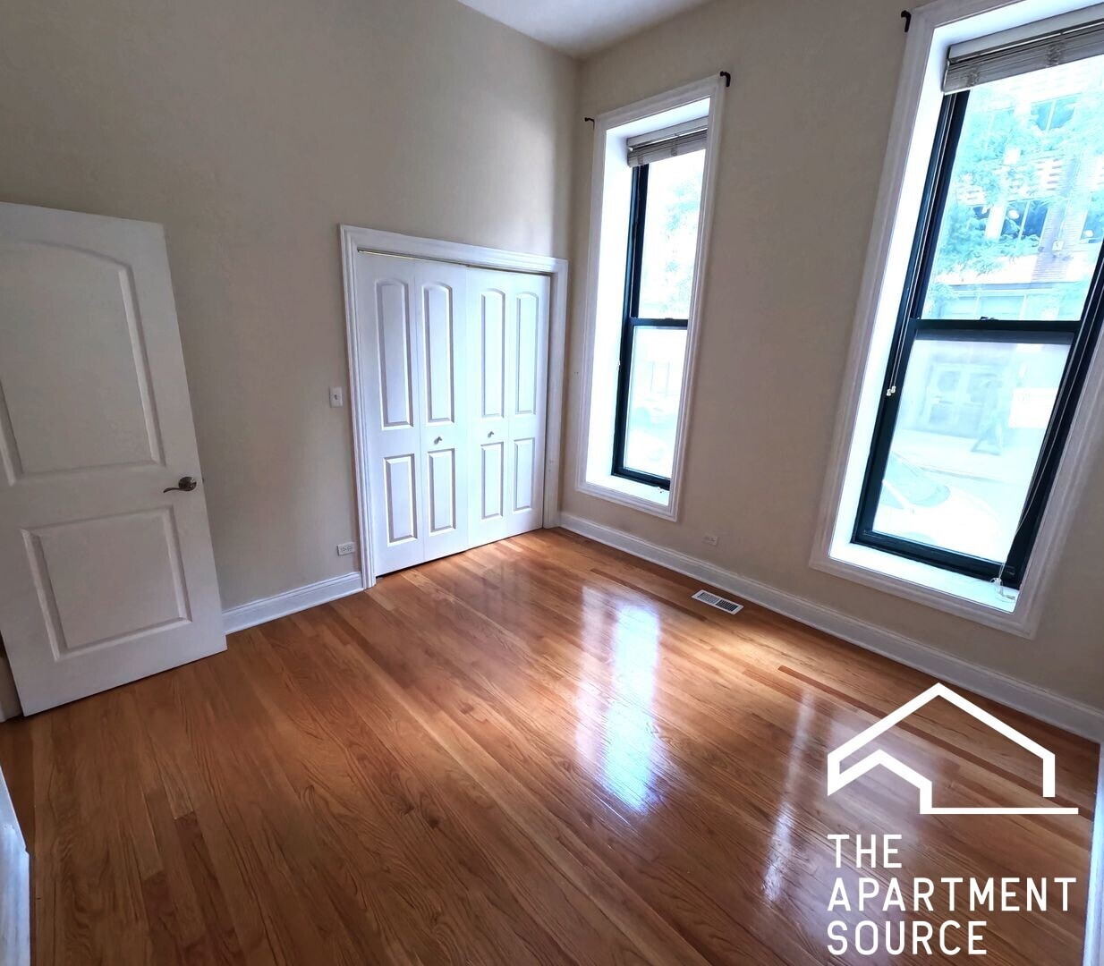 Building Photo - 851 N La Salle Dr