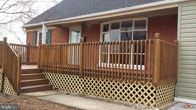 Primary Photo - 2003 Radford Dr