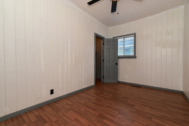 Building Photo - 1507 Bois D'Arc St