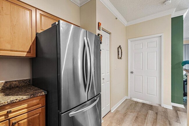 Building Photo - 616 Clearwater Park Rd