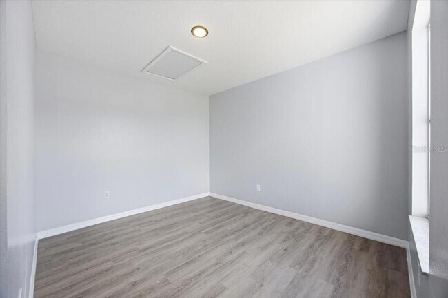 Building Photo - 102 Mango Dr