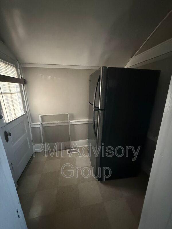 Building Photo - 2017 SW Van Buren St