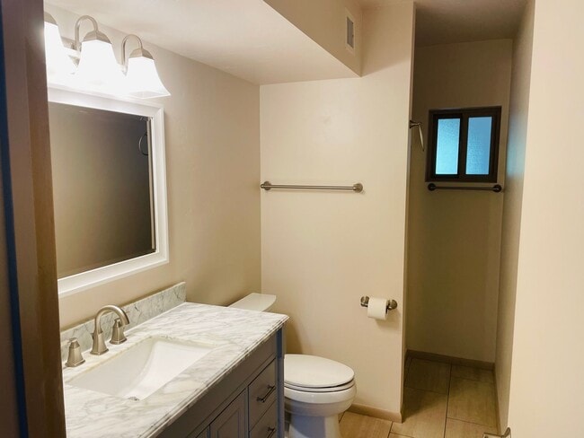 Building Photo - 230 Arroyo Sienna Dr