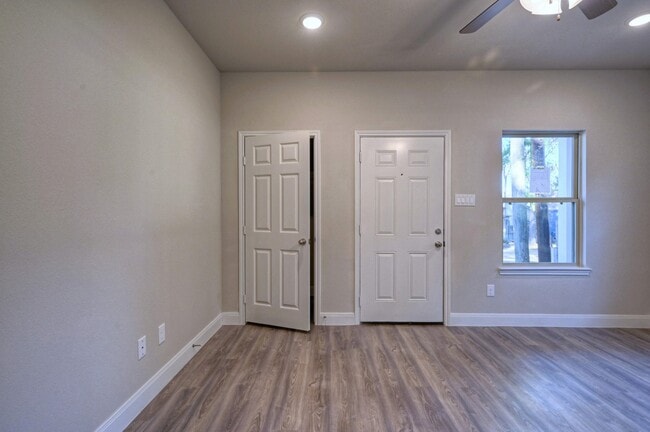 Building Photo - 9638 WARM Spgs