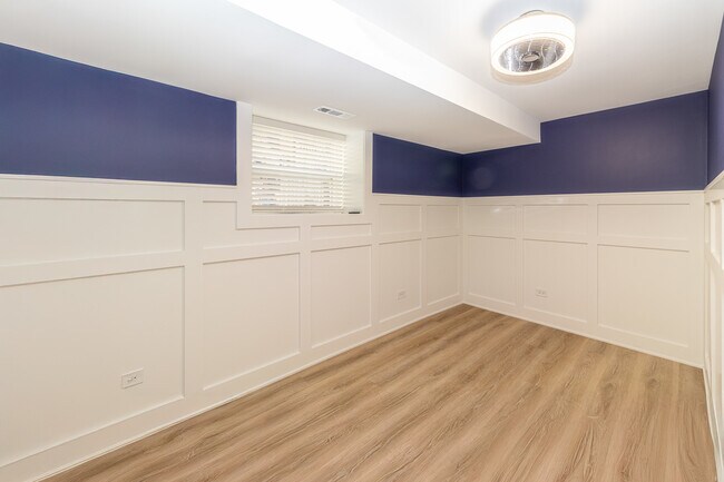 Building Photo - 440 E 49th St